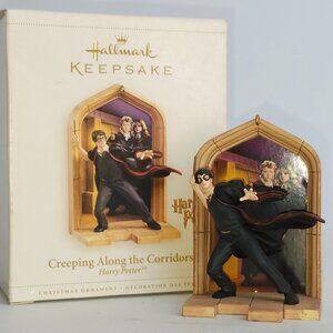 FUN Hallmark Harry Potter Ornament Creeping Along the Corridors 2006